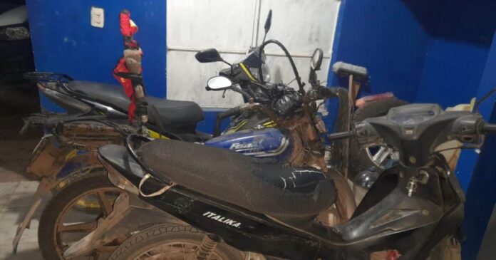 Sigue operativo contra motocicletas irregulares en Escuinapa: retiran otras 8 en Isla del Bosque
