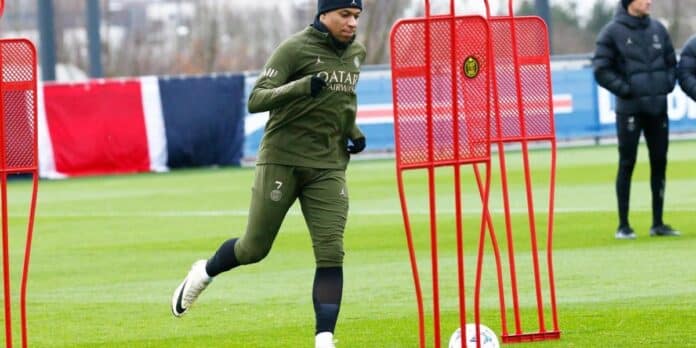 Mbappé ya se entrena con el PSG y le afición parisina se vuelca con el equipo