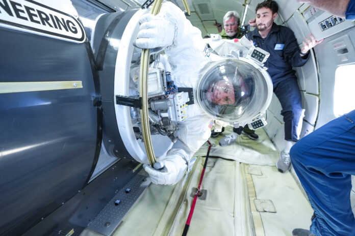 Collins Aerospace prueba el traje de la estación espacial de la NASA en ingravidez