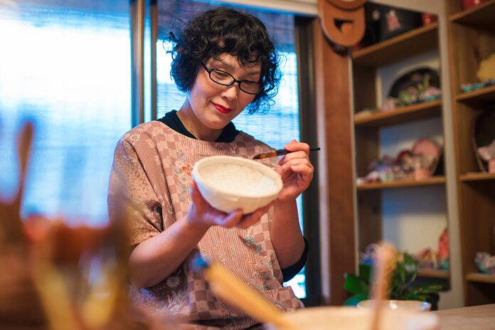 La creatividad puede ayudar con la agitación del Alzheimer