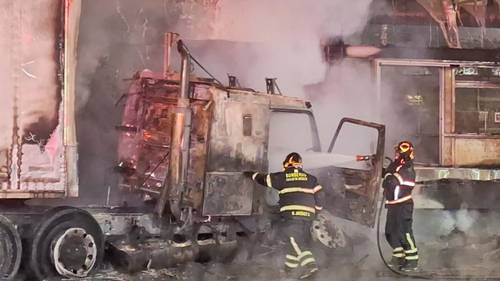 Choca tractocamión en estación del metrobús San Lázaro