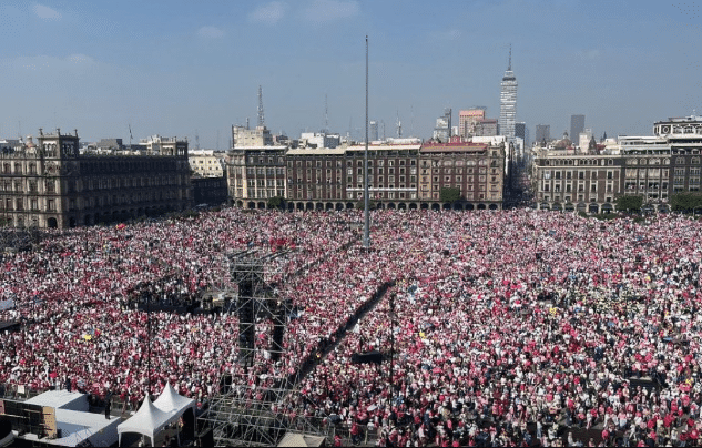 “Quieren regresar los de antes”: AMLO descalifica marcha por la democracia