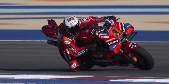 Final Test Qatar MotoGP: Bagnaia mete miedo y Marc Márquez acepta el reto, 4º