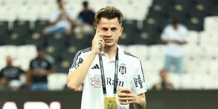 Emirhan Delibas, ¡despedido del Besiktas por usar una app de citas!