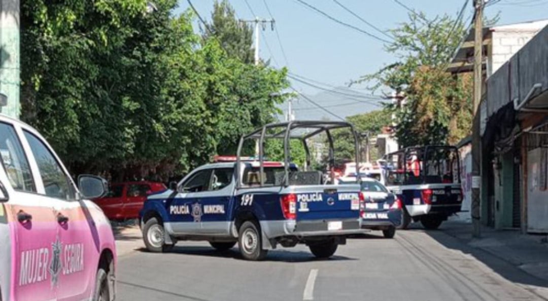 Balean a padre e hijo en taller de hojalatería y pintura