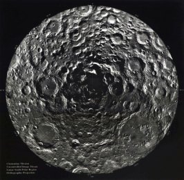 Imagen compuesta de la región del polo sur de la Luna.