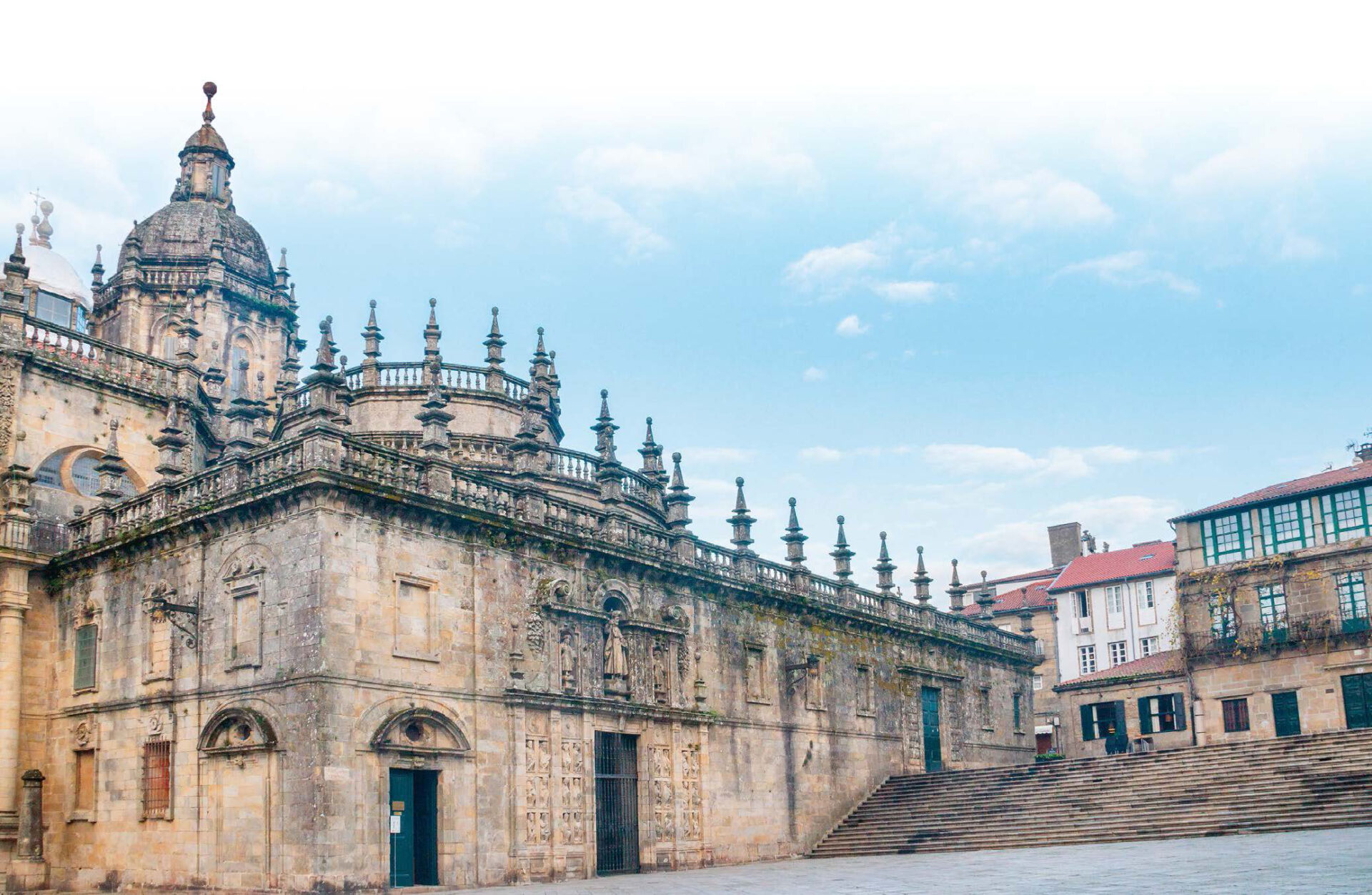 El desarrollo urbano de Santiago de Compostela en torno a su catedral y la peregrinación jacobea