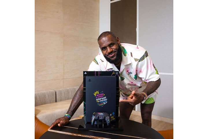 LeBron James tiene un PS5, ¿qué consola van a querer sus fans?