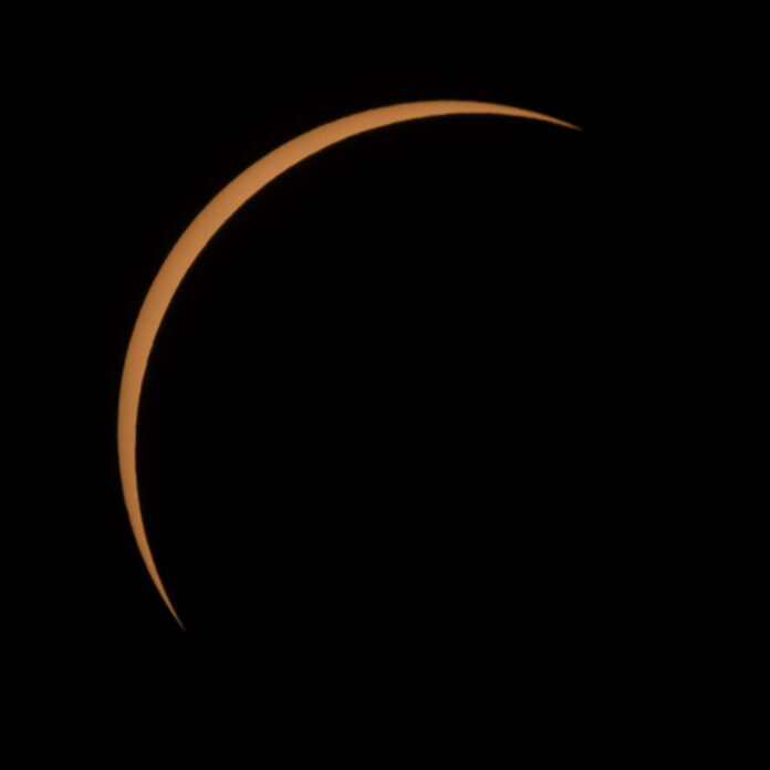 Luna y sol sobre Wyoming