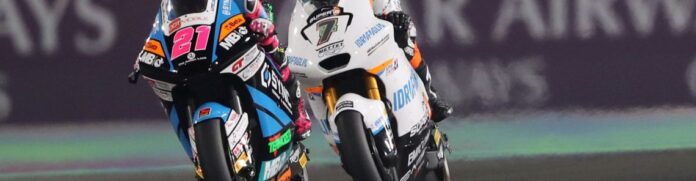 Alonso López da una lección defensiva para ganar en la locura de la nueva Moto2