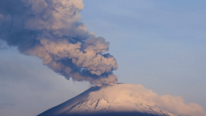 ¡Cuidado con el volcán! Popocatépetl lanza 96 exhalaciones