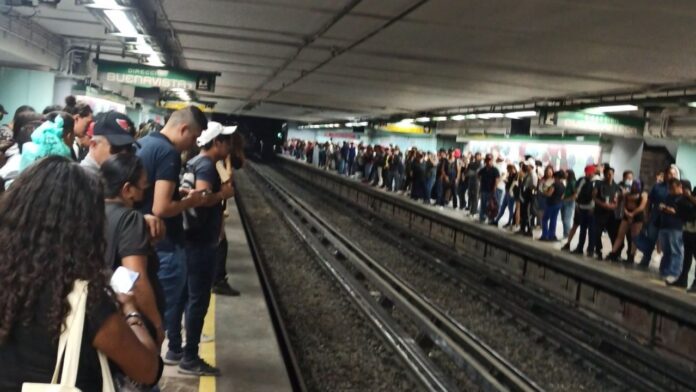 Retrasos en la Línea B provoca el caos en el Metro de la CDMX, ¿que sucedió hoy 16 de marzo?