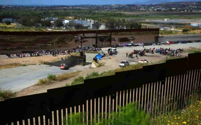 México presenta escrito en Corte contra ley de Texas; advierte ‘tensión sustancial’ con EU