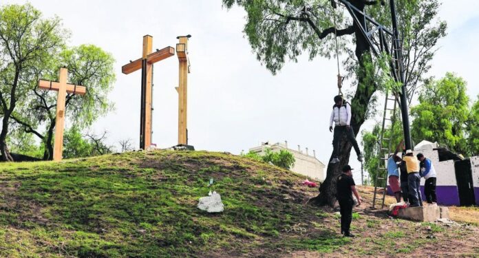 Ultiman detalles para Viacrucis de Iztapalapa