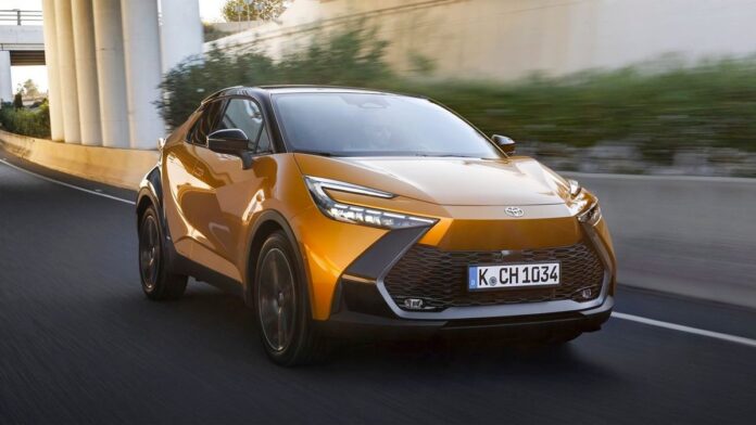 Prueba del Toyota C-HR 140H 2024, el superventas mejora en casi todo, pero eso tiene un precio