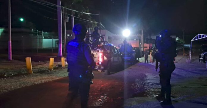 Reportan personas heridas tras presunta riña dentro del penal de Culiacán