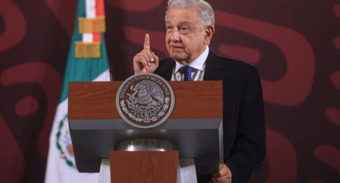 ¿Indirecta a Milei? AMLO presume que peso cierra en 16.56; “es mejor la Economía Moral que el neoliberalismo”, dice