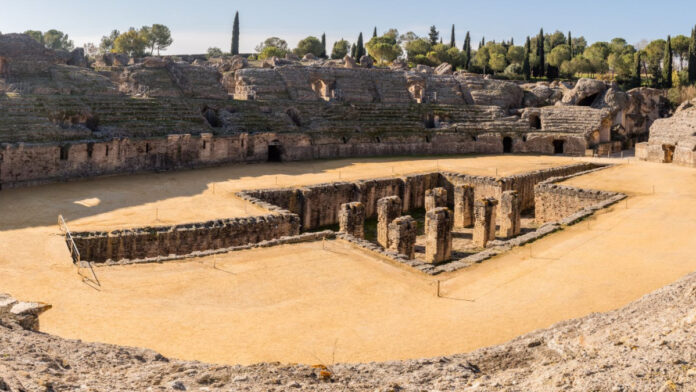 ¿Cuál fue la primera ciudad romana en Hispania?