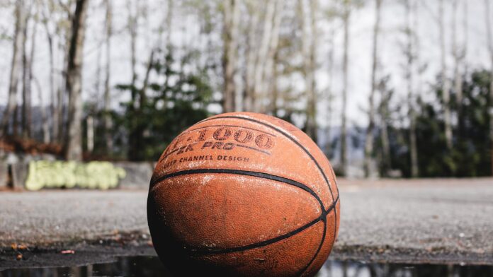 Lonzo Ball llama la atención con habilidades actualizadas en nuevos videos de entrenamiento