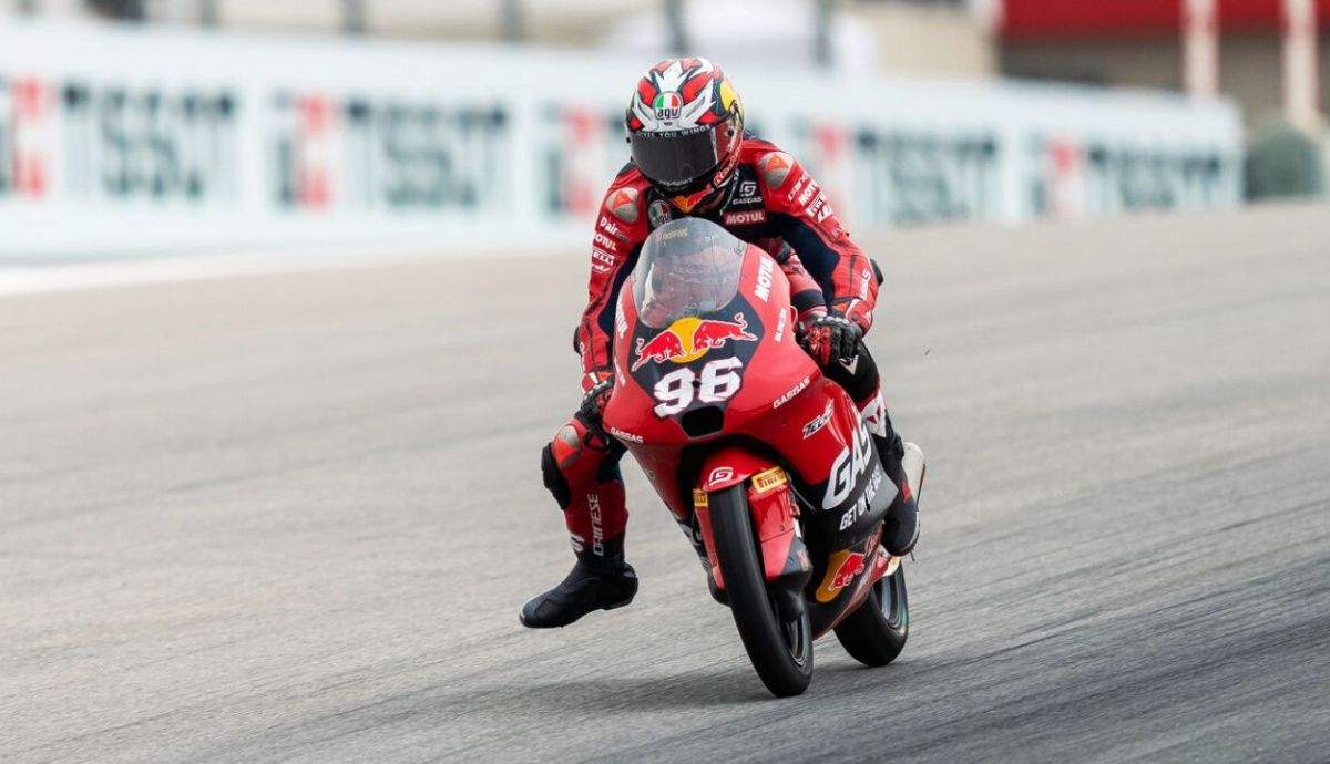 Dani Holgado ganó la carrera de Moto3 en Portimao