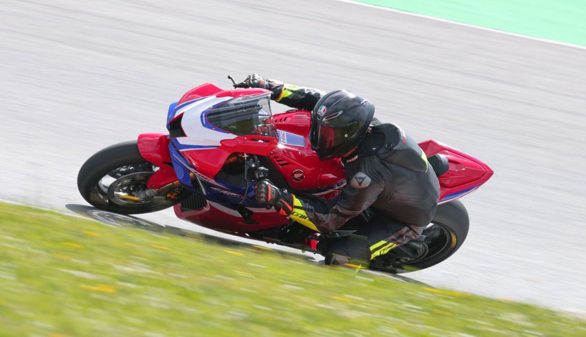 Honda CBR1000RR FireBlade 2024 Accion (4)