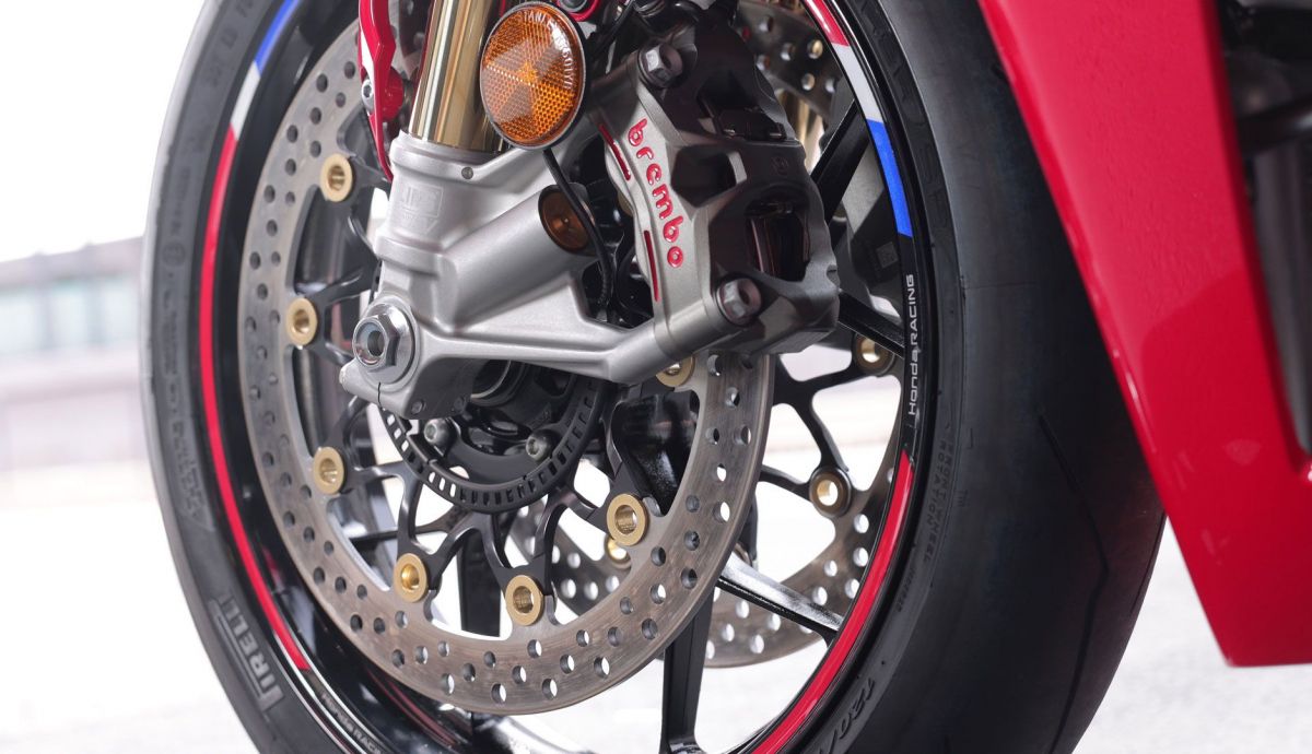 Honda CBR1000RR FireBlade 2024 Detalles (8)