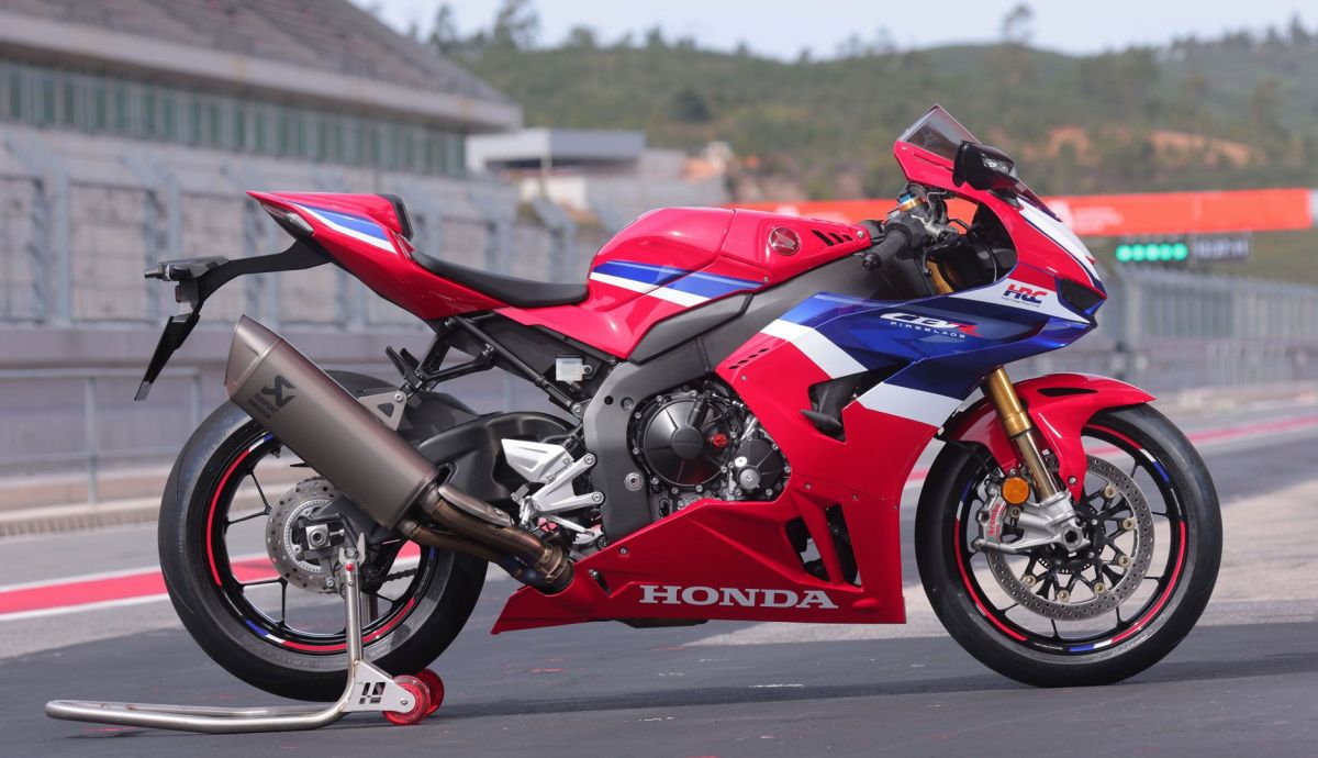 Honda CBR1000RR FireBlade 2024 Estatica (4)