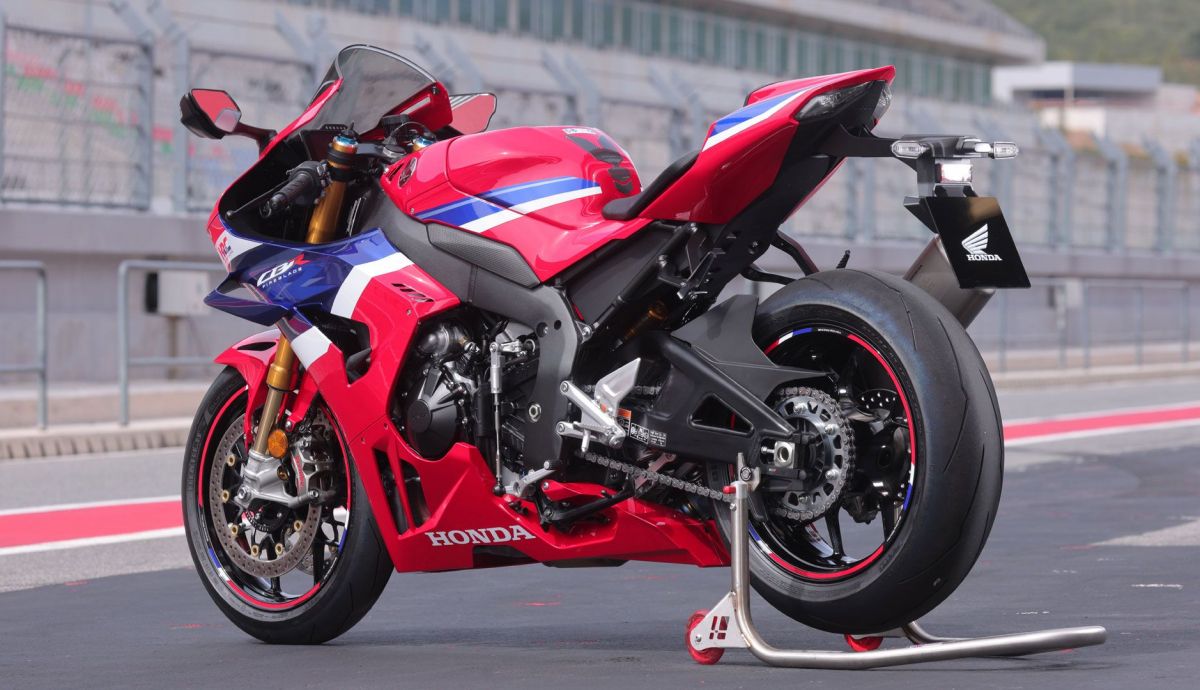 Honda CBR1000RR FireBlade 2024 Estatica (6)