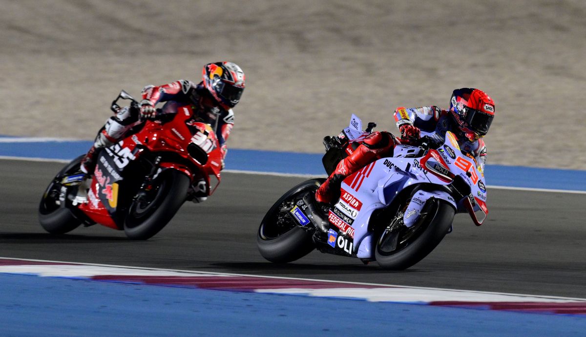 Marc Márquez perseguido por Pedro Acosta en el GP de Qatar