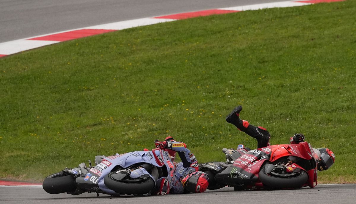 Marc Márquez y Pecco Bagnaia se van al suelo, MotoGP Portimao 2024