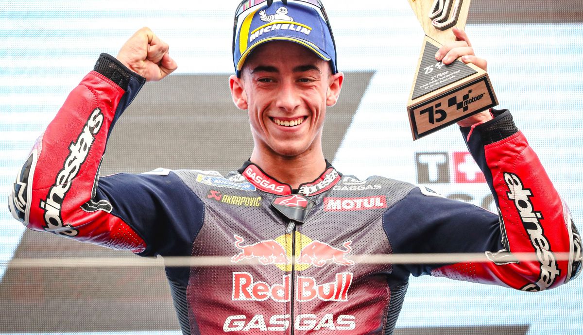 Pedro Acosta en el podio de Portimao, el más joven de la era MotoGP en lograrlo