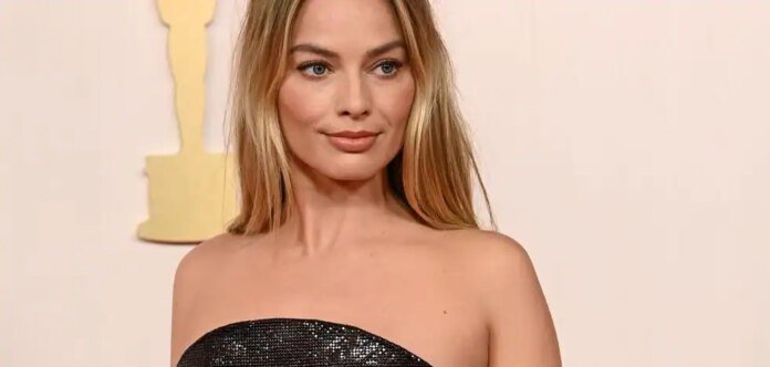 Margot Robbie sorprende en la alfombra roja de los Oscars 2024 con un look no Barbie sencillo y elegante