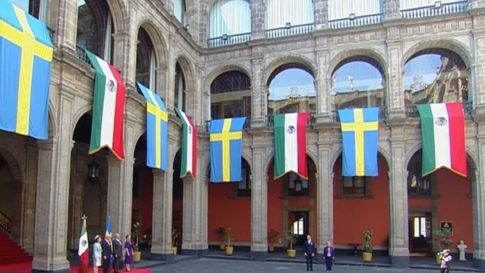 Recibe AMLO a reyes de Suecia en Palacio Nacional