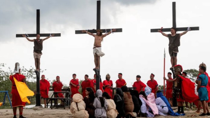 ¡Con crucifixiones reales! Viacrucis en Filipinas atrae la atención internacional: VIDEO