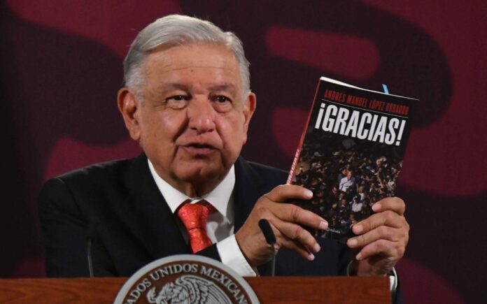 Magistrado electoral quiere prohibir libro de AMLO, dice el presidente