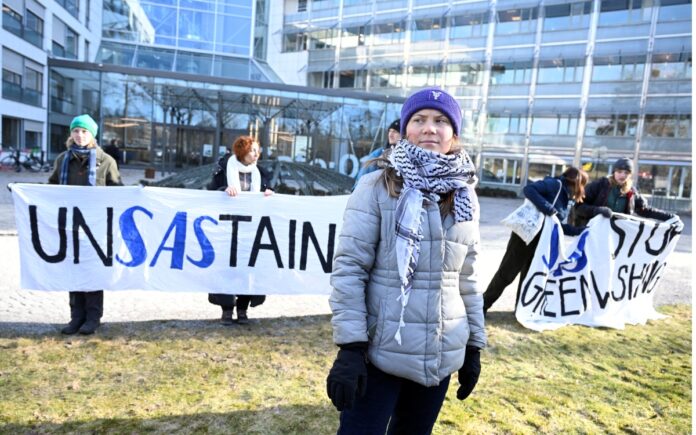 Greta Thunberg, Benedict Cumberbatch y más protestan a Shell por demanda contra Greenpeace