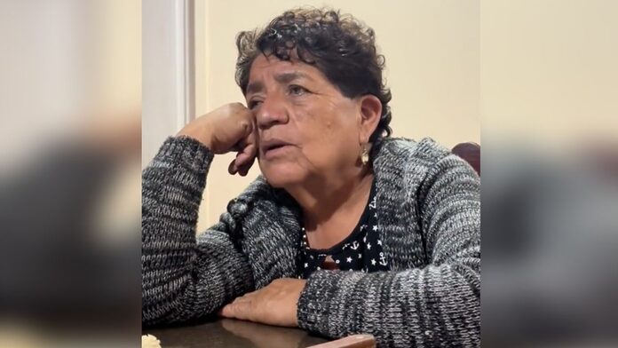 Abuela en Ecuador está triste al saber que no volverá a ver “La Rosa de Guadalupe” por conflicto con México