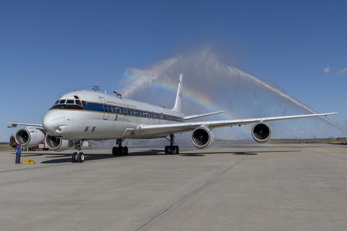 El DC-8 de la NASA completa su misión final y se retirará