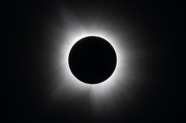 El eclipse solar total del 8 de abril: a través de los ojos de la NASA