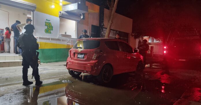 Dos jóvenes son privados de la libertad afuera de una tortillería en Costas del Sol, Culiacán