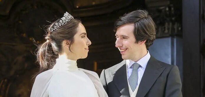 La boda de Teresa Revuelta y Miguel Fierro Corsini: un vestido de novia clásico con tiara