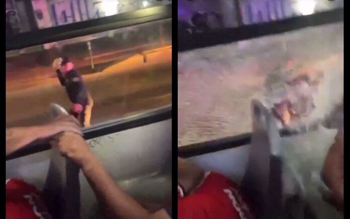 Policía de Zapopan lanza piedra a camión con aficionados de Chivas | Video