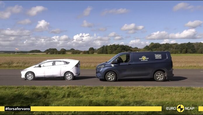 VÍDEO: ¿El Ford Transit Custom es un coche seguro? Responde a la pregunta con este vídeo