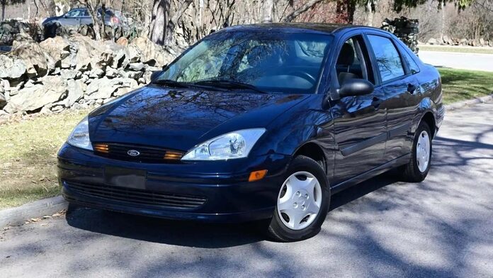 Este Ford Focus LX de 2002 ha salido a la venta con el menor kilometraje del mundo, poco más de 200 km