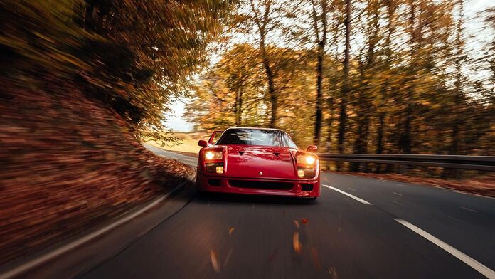 Un empleado destroza un Ferrari F40 mientras lo transportaba a un salón de automoción en Alemania