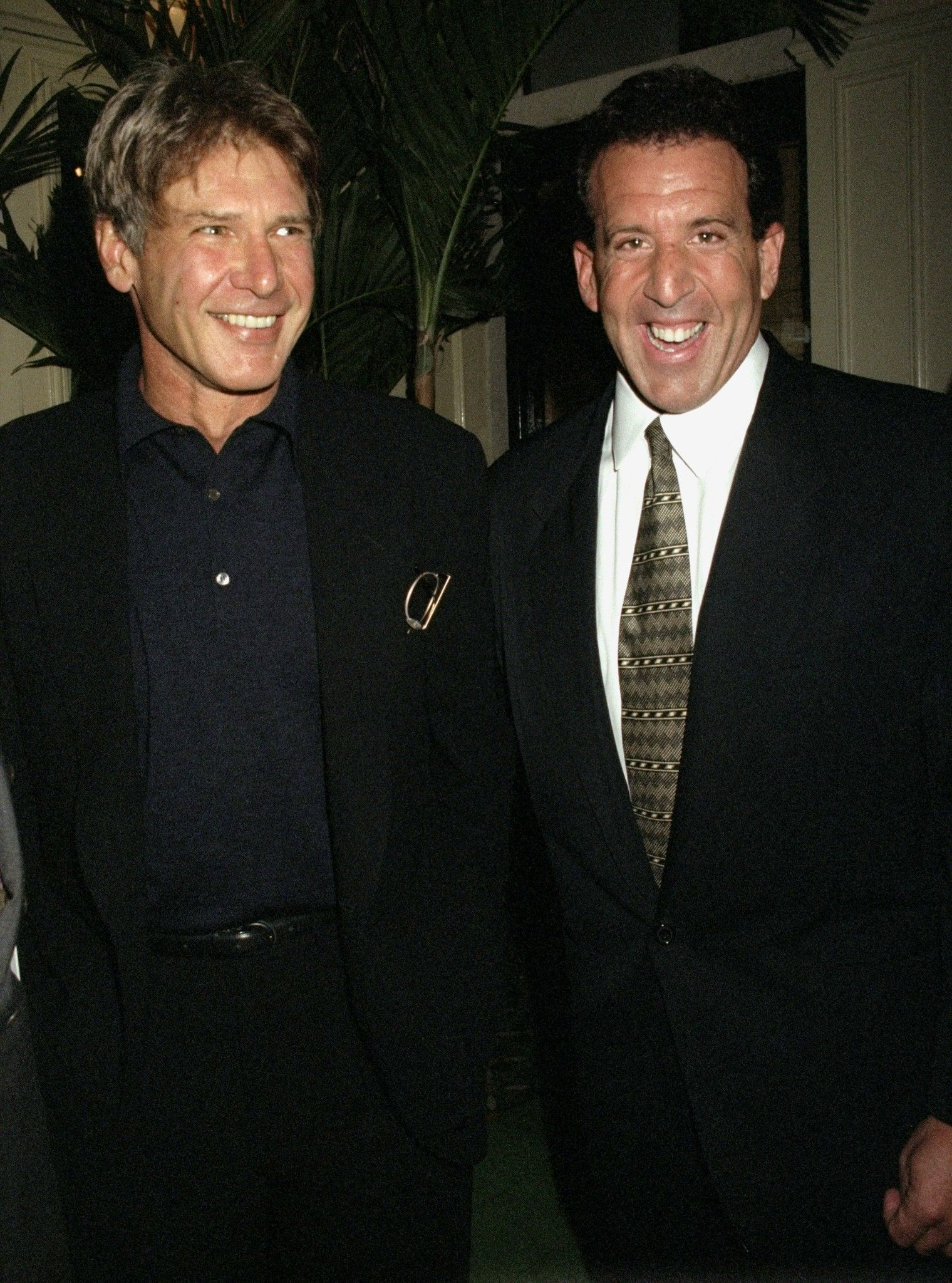 estados unidos 17 de abril el actor harrison ford se fue se une a jake steinfeld en la fiesta en el restaurante le colonial para lanzar la revista body por jake steinfeld fue entrenador de Ford para las películas de indiana jones foto de richard corkeryny archivo de noticias diario a través de getty images