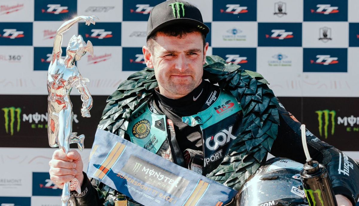 Michael Dunlop logró cuatro victorias en el IOMTT 2023, doblete en Supersport incluido