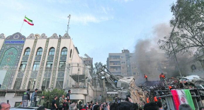 Bombardeo destruye consulado iraní en Siria