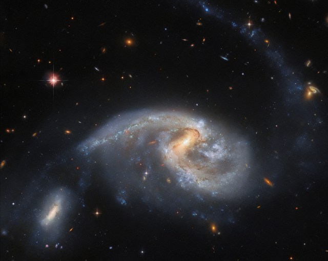 El Hubble observa un par de galaxias que interactúan estrechamente