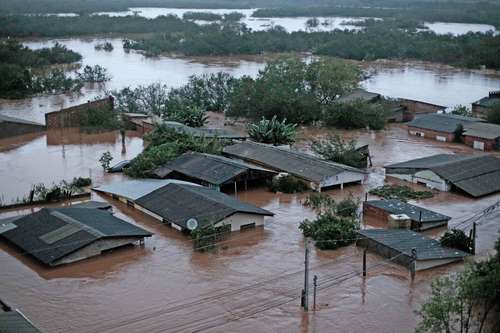 Van 40 muertos en inundaciones en Brasil